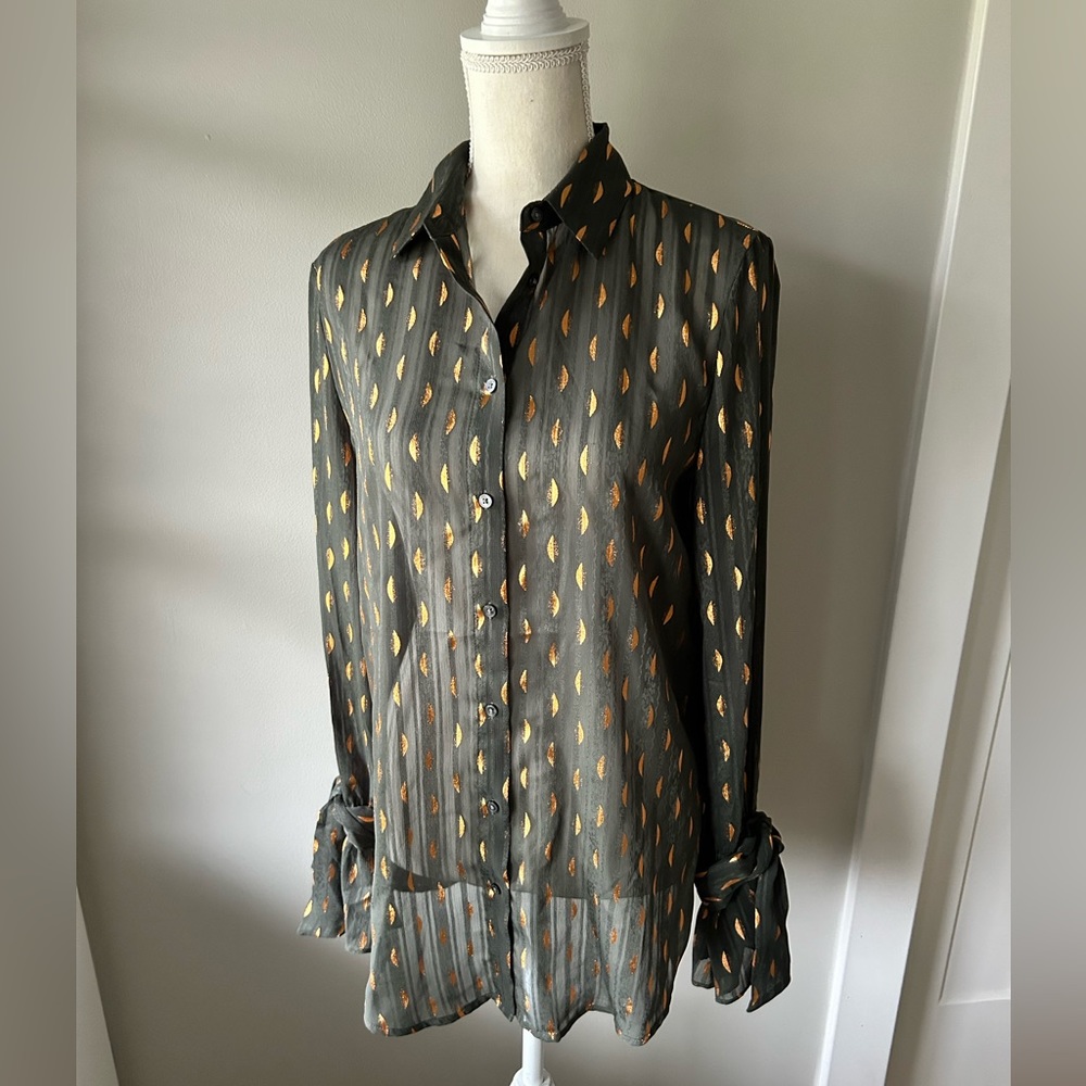 Gorgeous Banana Republic Dillon shirt. Olive & copper colored! Size S Tall.